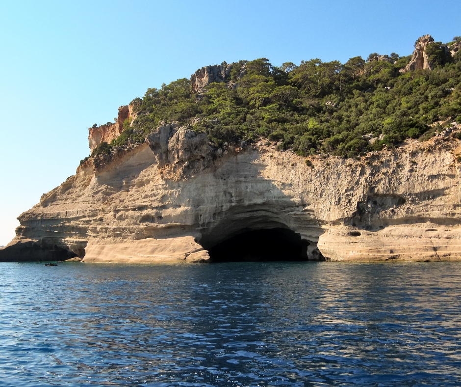 nternational delegates exchanging ideas at the Cyprus Digital Marketing Summit, blending Mediterranean culture with global innovation.